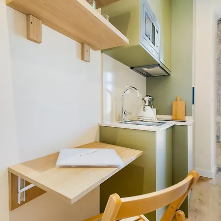 Metropolitan Living - Campolide 아파트