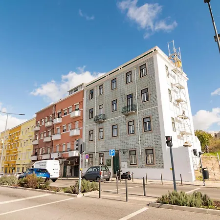 Metropolitan Living - Campolide Apartamento *